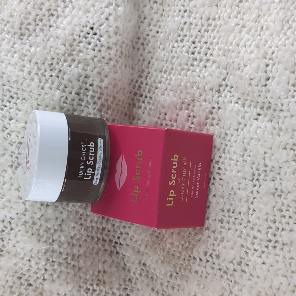 LUCKY CHICK Sugar Lip Scrub, 9g/0.32oz